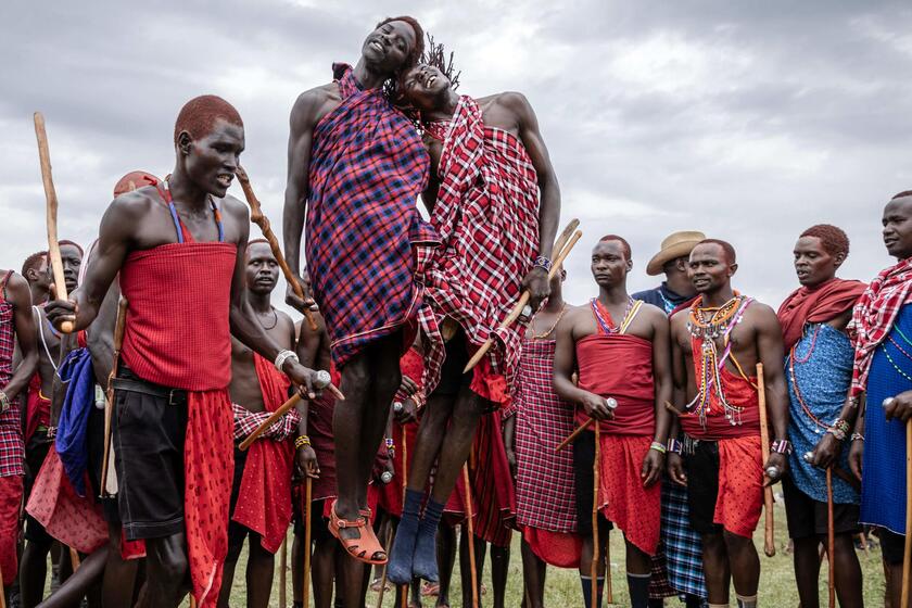 Giovani Masai in Kenya partecipano alla cerimonia di Eunoto, 18 agosto © ANSA/AFP